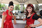 Jeannette Graf, Sopranistin Anna-Maria Kaufmann @ Ladies Red Wiesn 2020 - Charity am 24.09.2020 (©Foto. Martin Schmitz)